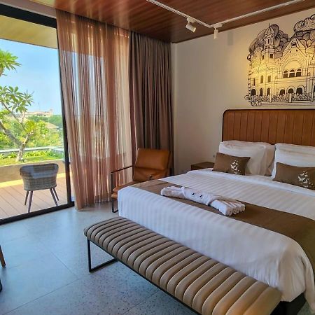 Patra Semarang Hotel & Convention Eksteriør billede