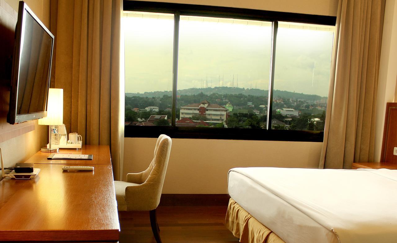 Patra Semarang Hotel & Convention Eksteriør billede