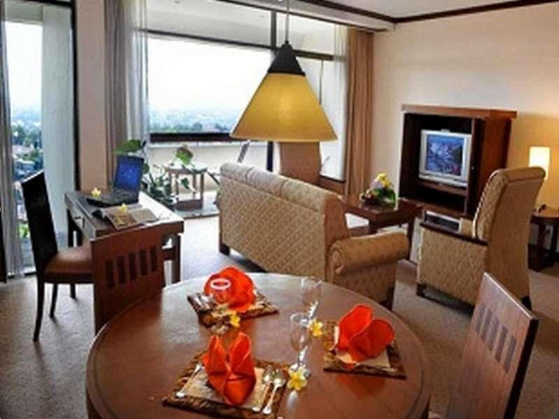 Patra Semarang Hotel & Convention Eksteriør billede